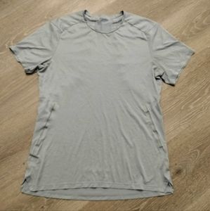 Lululemon Shirt Women Size M/L light Blue  Short Sleeve  Performance Fitness